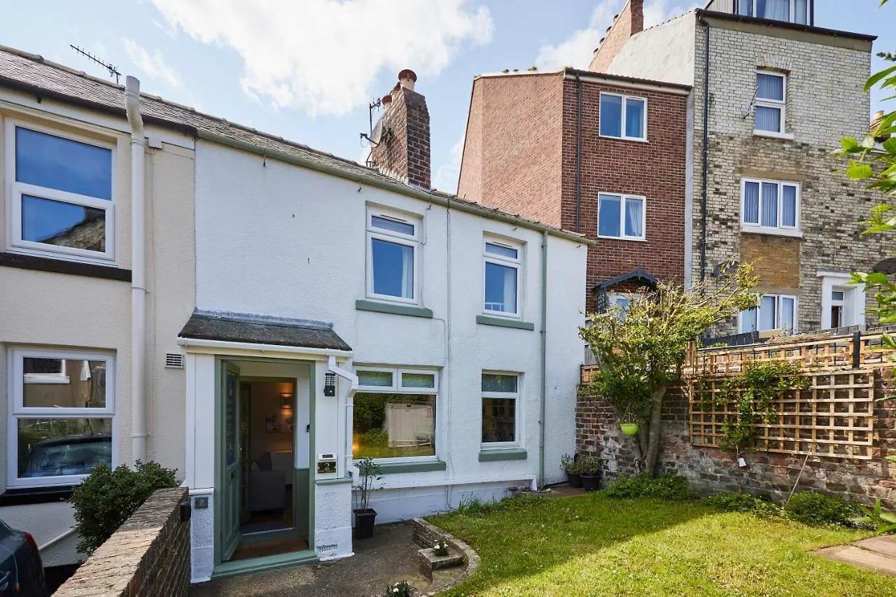 Host & Stay - Hope Cottage Whitby 0*,  United Kingdom